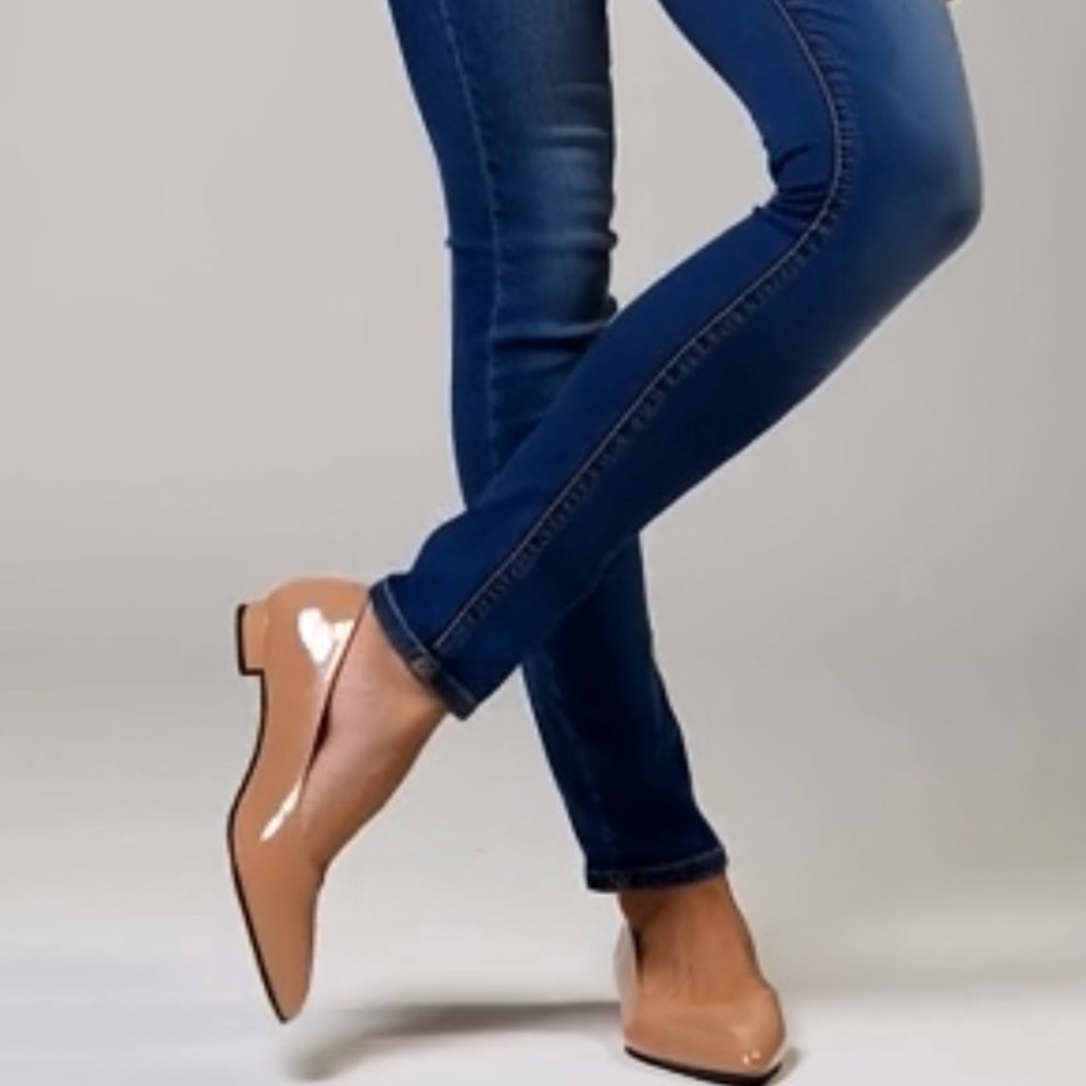 Rose Petals by Walking Cradles. Butter-2 Leather tan flats. NWT. Size 7.5M